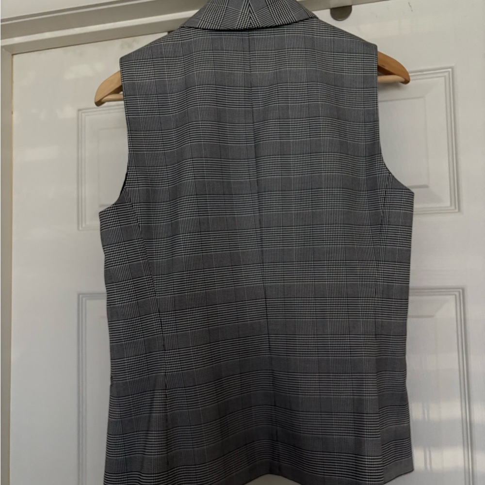 Tahari Arthur S. Levine Black and White Blazer - Picture 4 of 4